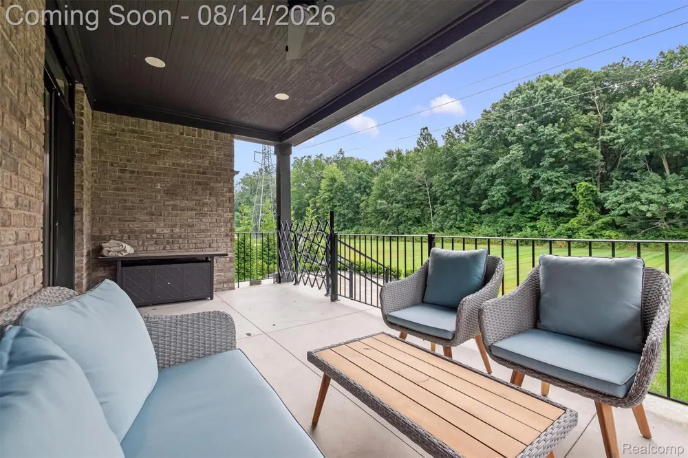53908 Lawson Creek Drive Shelby Charter Township, MI 48316