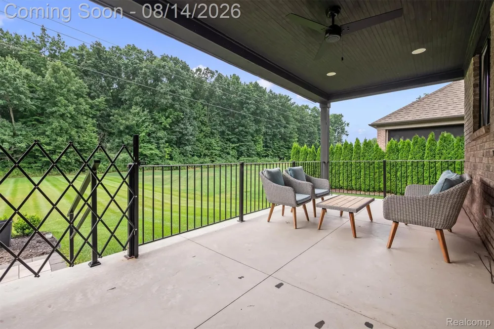 53908 Lawson Creek Drive Shelby Charter Township, MI 48316