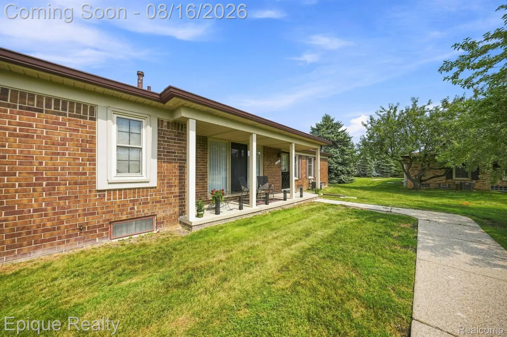 15031 Pilgrim Court Shelby Charter Township, MI 48315