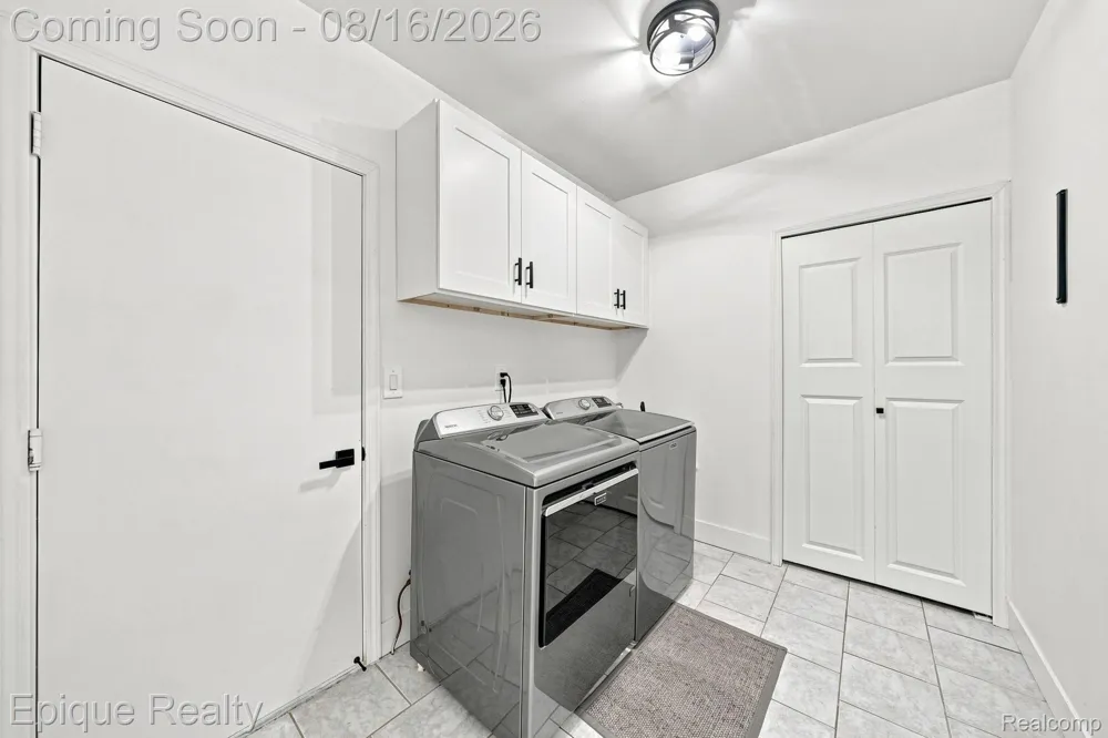 15031 Pilgrim Court Shelby Charter Township, MI 48315