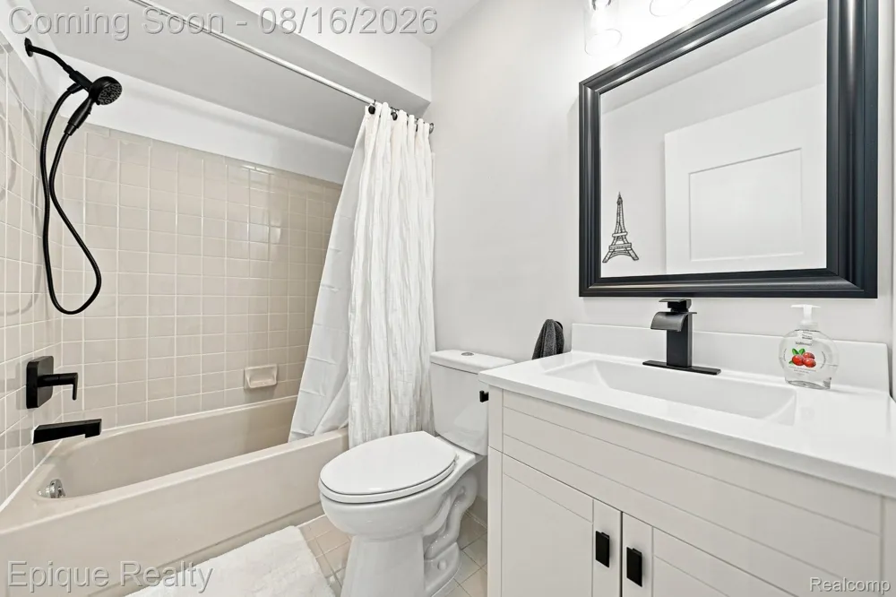 15031 Pilgrim Court Shelby Charter Township, MI 48315