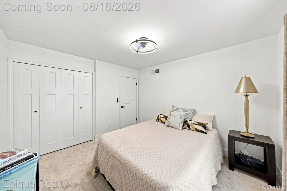 15031 Pilgrim Court Shelby Charter Township, MI 48315