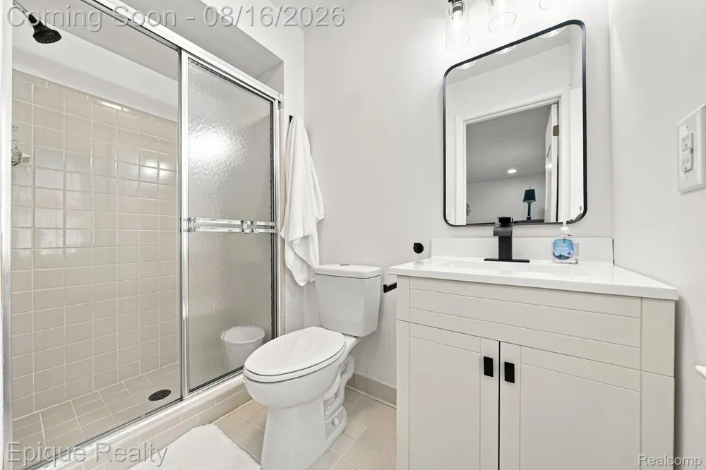 15031 Pilgrim Court Shelby Charter Township, MI 48315