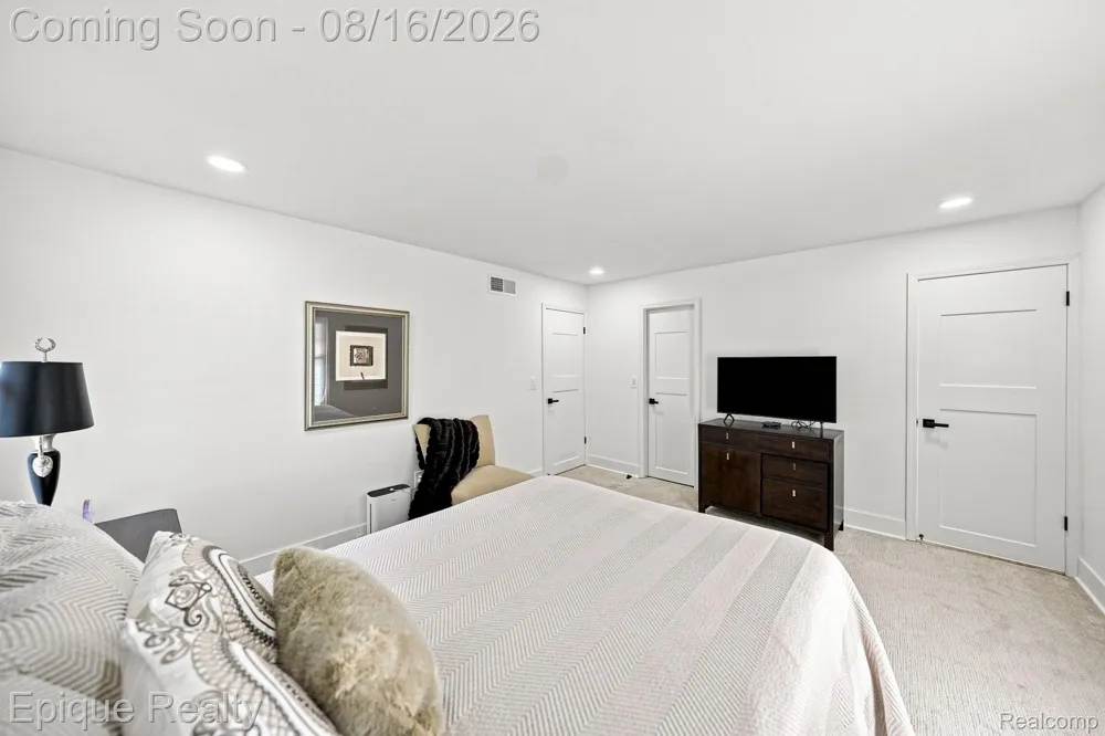 15031 Pilgrim Court Shelby Charter Township, MI 48315
