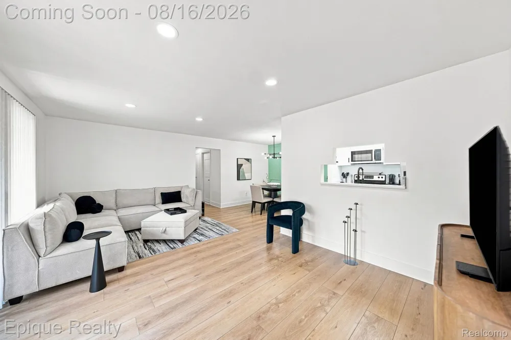 15031 Pilgrim Court Shelby Charter Township, MI 48315