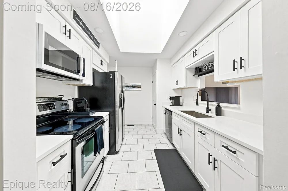 15031 Pilgrim Court Shelby Charter Township, MI 48315