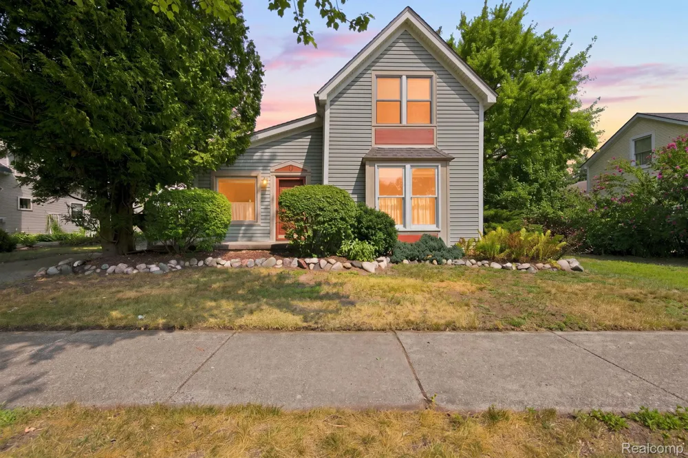 79 Dennison Street Oxford Village, MI 48371