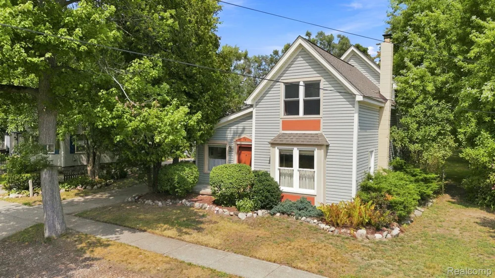 79 Dennison Street Oxford Village, MI 48371