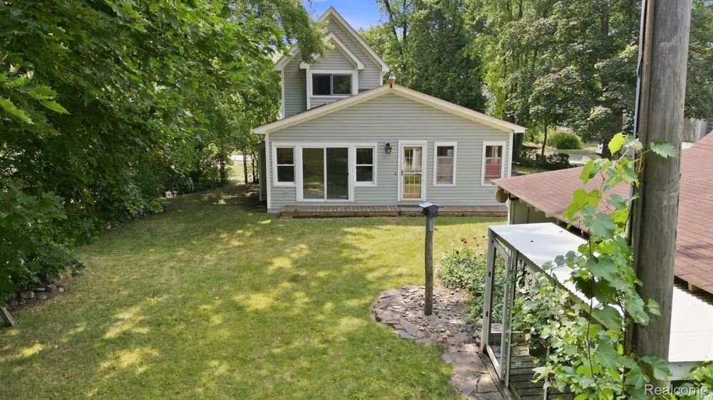 79 Dennison Street Oxford Village, MI 48371