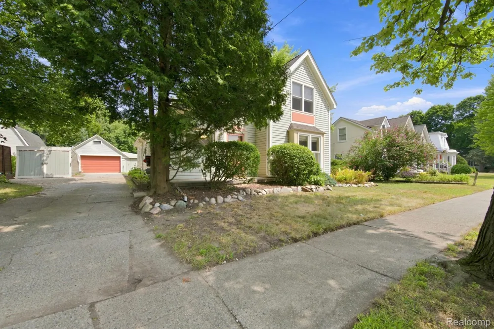 79 Dennison Street Oxford Village, MI 48371