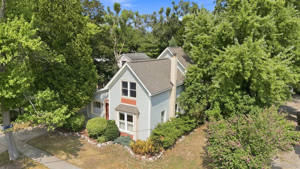 79 Dennison Street Oxford Village, MI 48371