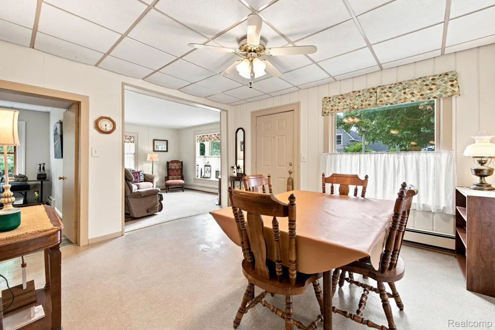 79 Dennison Street Oxford Village, MI 48371