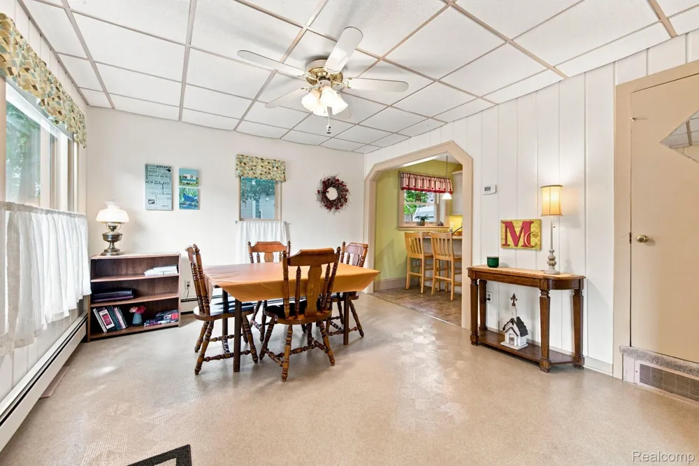 79 Dennison Street Oxford Village, MI 48371