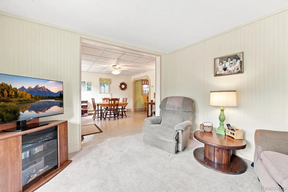 79 Dennison Street Oxford Village, MI 48371