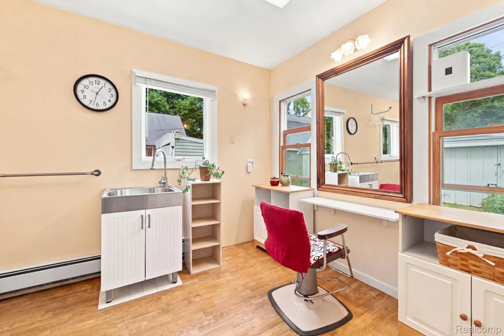 79 Dennison Street Oxford Village, MI 48371