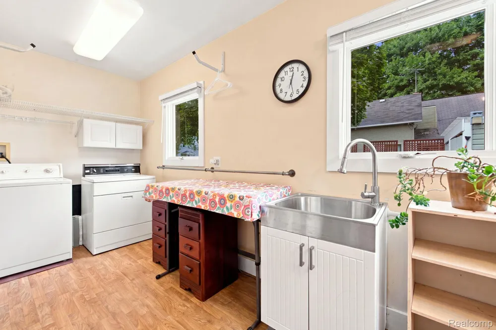 79 Dennison Street Oxford Village, MI 48371