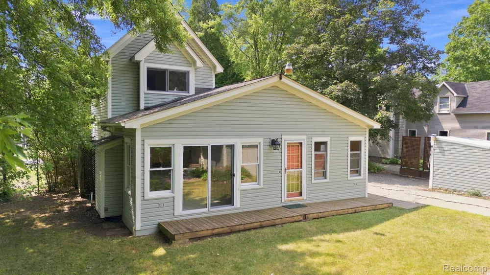 79 Dennison Street Oxford Village, MI 48371