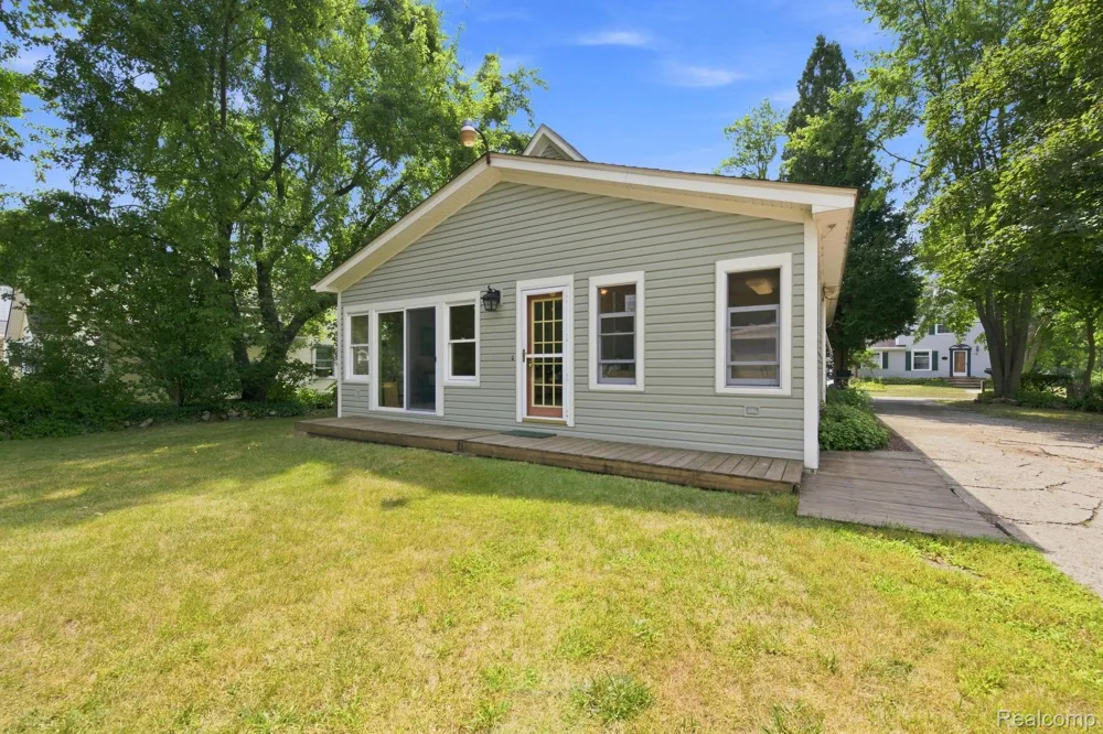79 Dennison Street Oxford Village, MI 48371