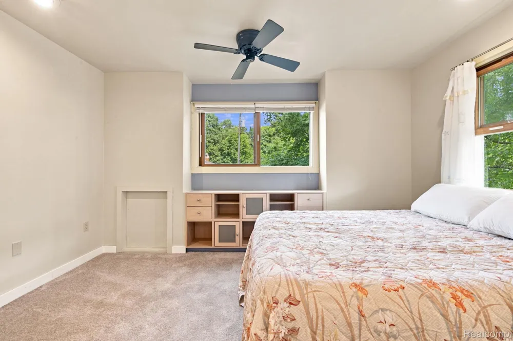 79 Dennison Street Oxford Village, MI 48371