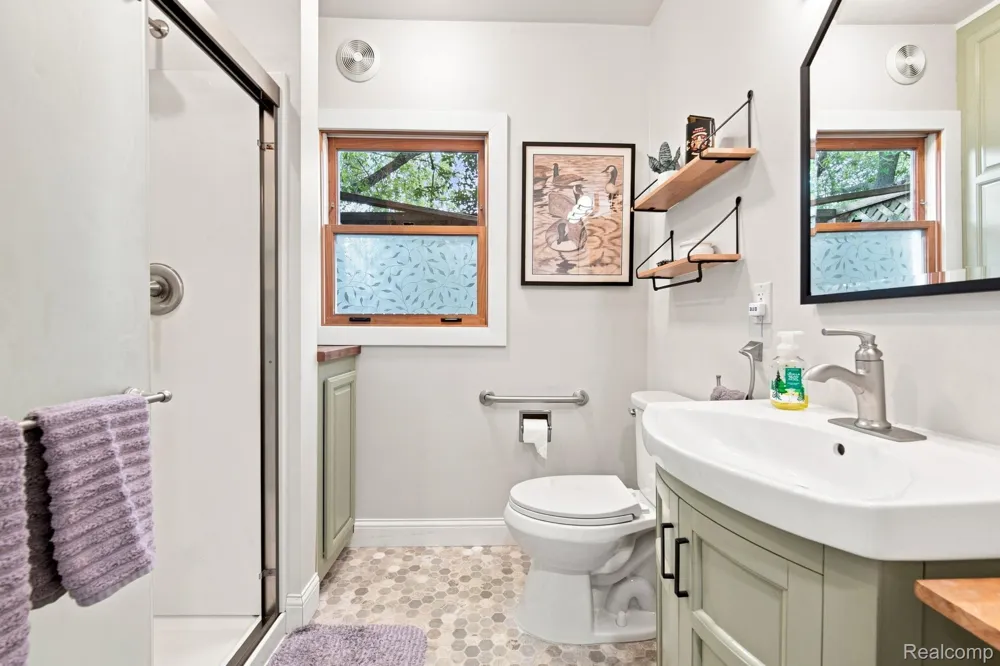 79 Dennison Street Oxford Village, MI 48371