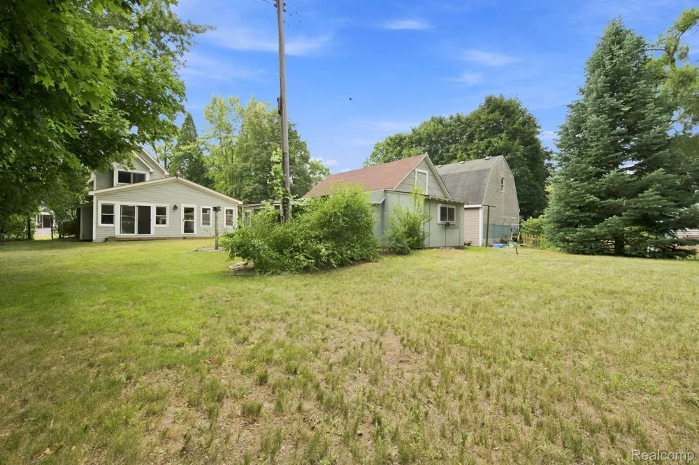 79 Dennison Street Oxford Village, MI 48371