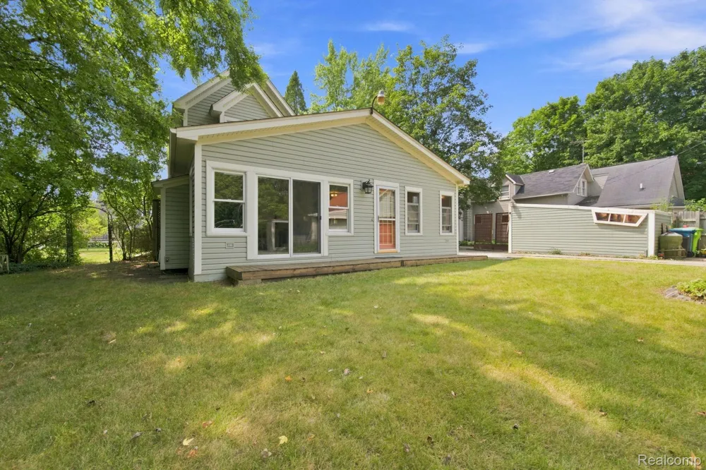 79 Dennison Street Oxford Village, MI 48371