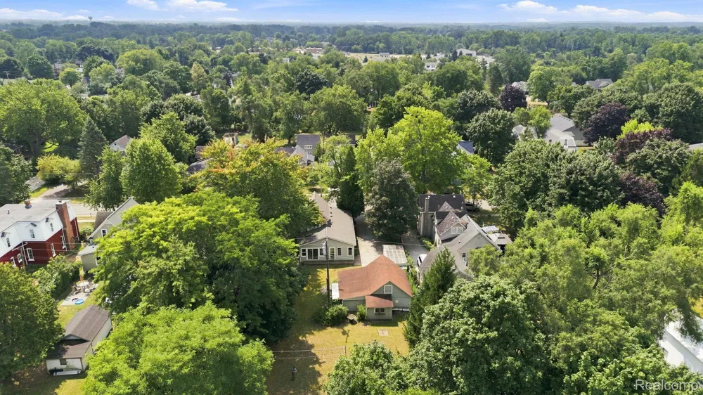79 Dennison Street Oxford Village, MI 48371