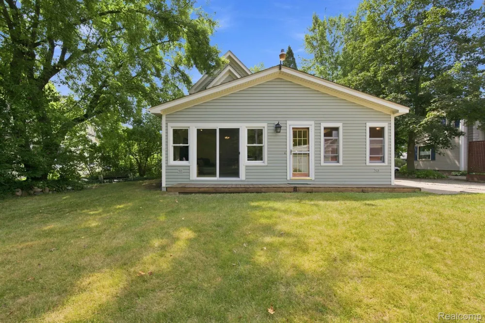 79 Dennison Street Oxford Village, MI 48371