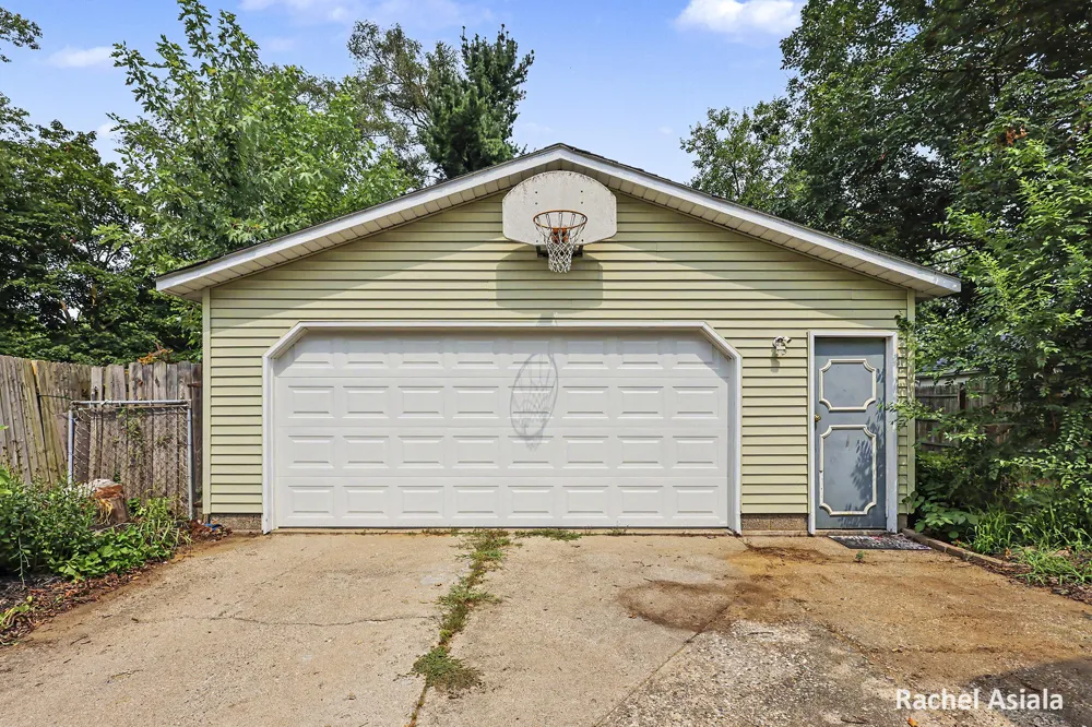 143 Murray Street SE Kentwood City, MI 49548