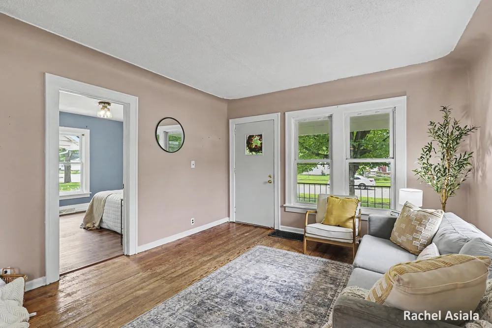 143 Murray Street SE Kentwood City, MI 49548