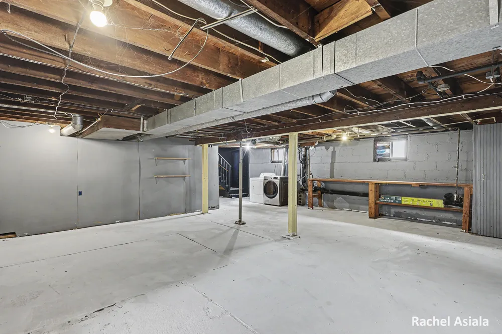 143 Murray Street SE Kentwood City, MI 49548