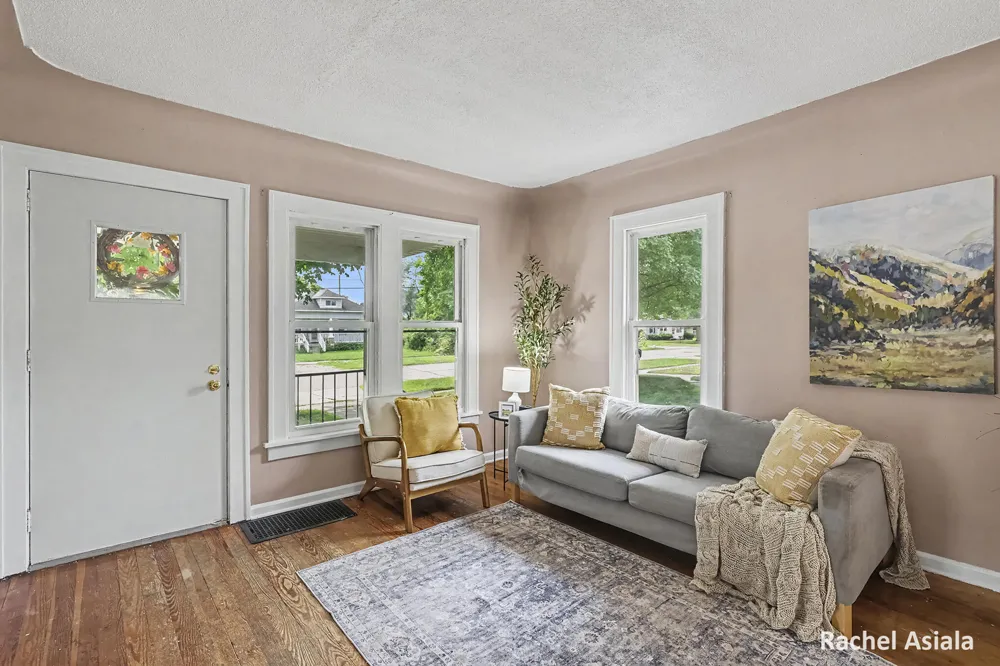 143 Murray Street SE Kentwood City, MI 49548