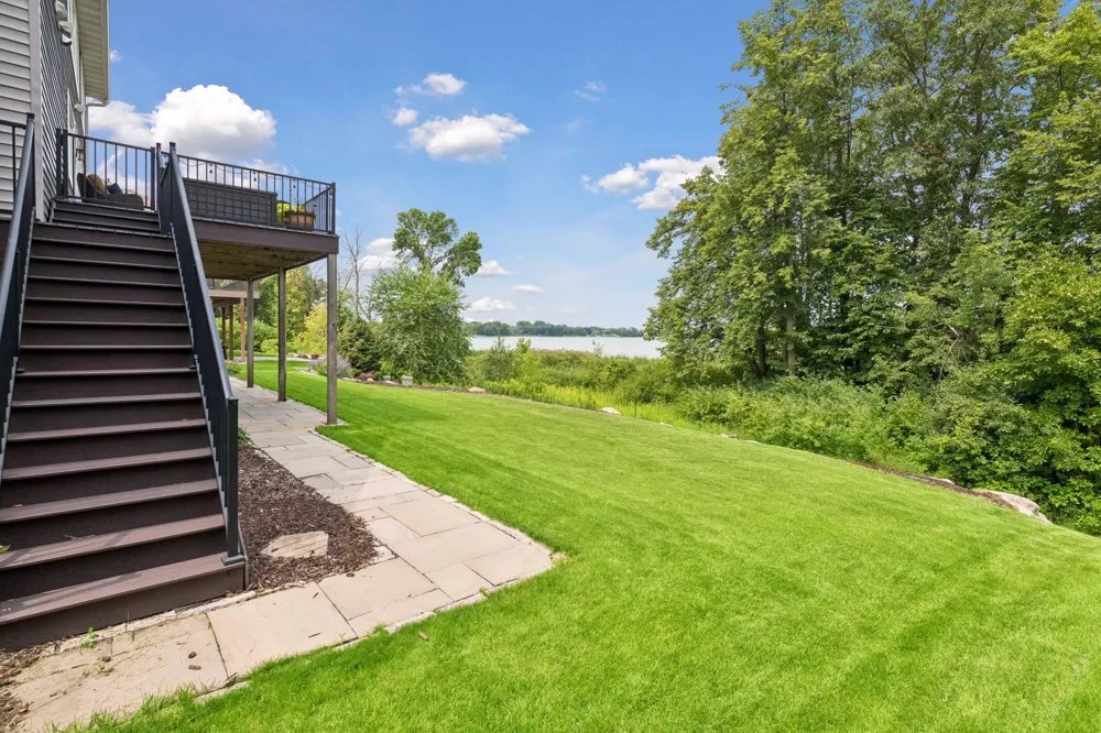 2444 Woods Drive Victoria, MN 55386