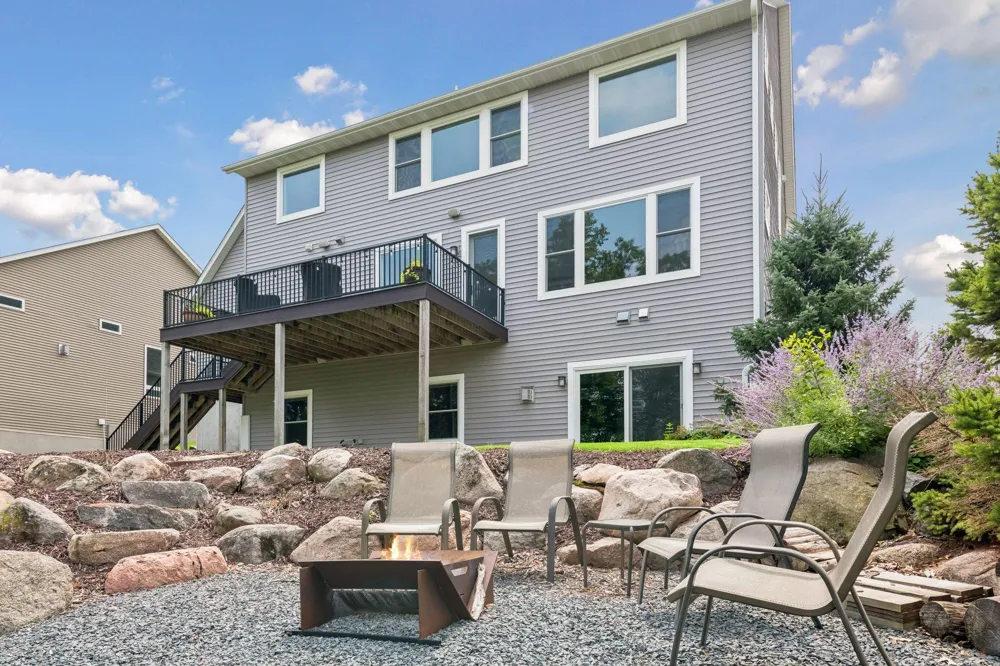 2444 Woods Drive Victoria, MN 55386