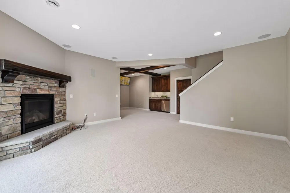 2444 Woods Drive Victoria, MN 55386