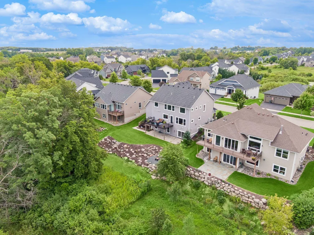 2444 Woods Drive Victoria, MN 55386