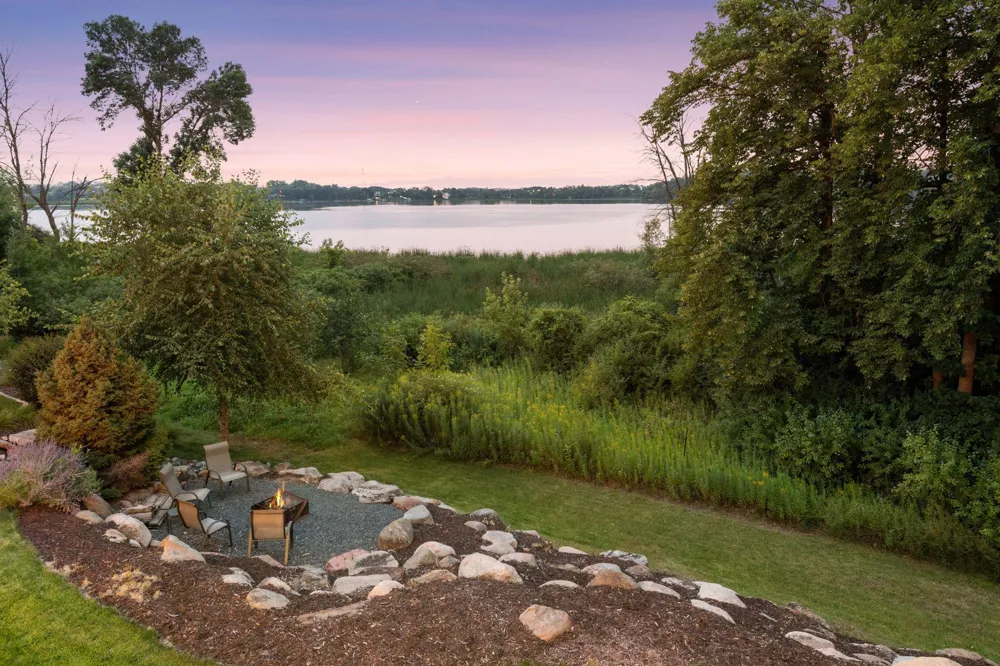 2444 Woods Drive Victoria, MN 55386