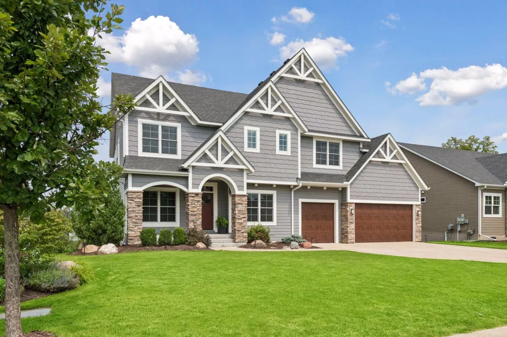 2444 Woods Drive Victoria, MN 55386