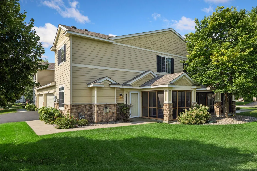 9122 Fox Court Victoria, MN 55386