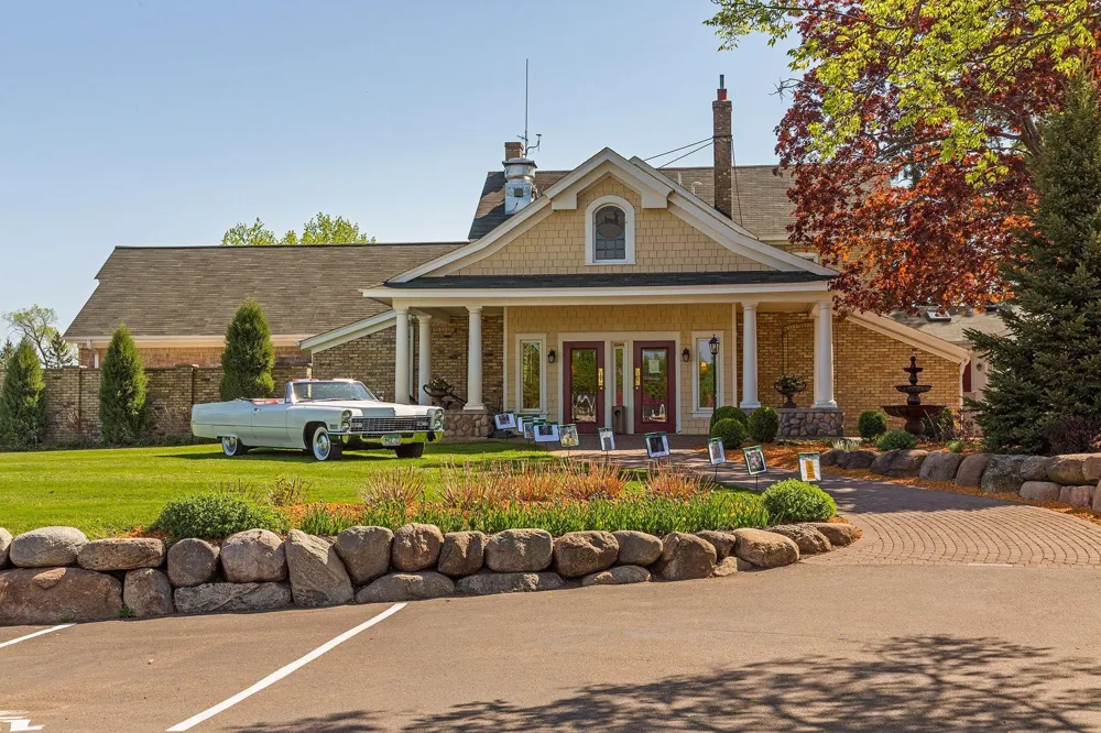 9122 Fox Court Victoria, MN 55386