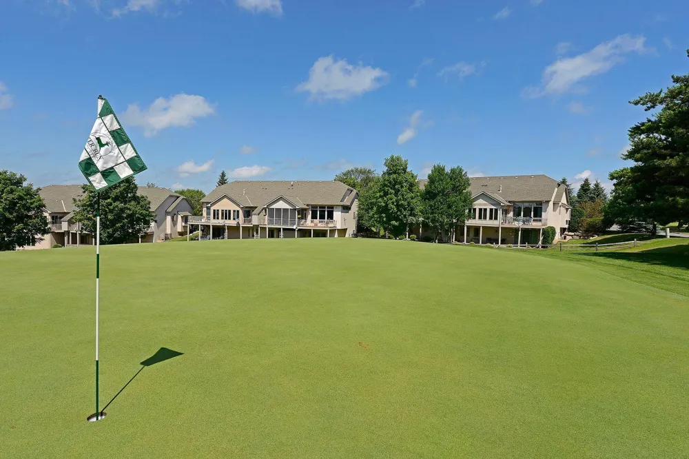 9122 Fox Court Victoria, MN 55386