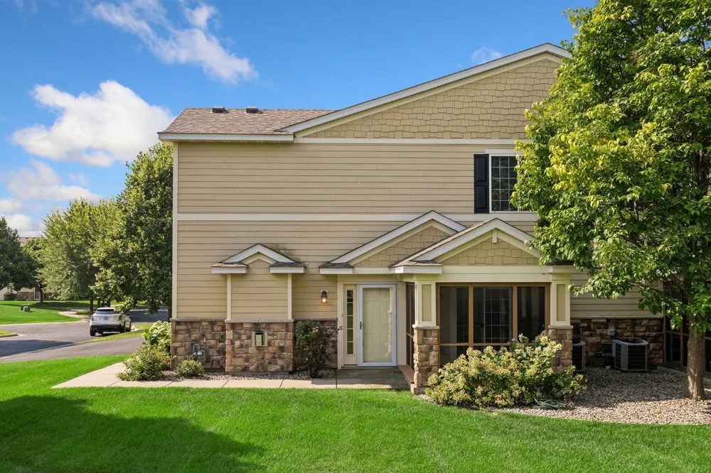 9122 Fox Court Victoria, MN 55386
