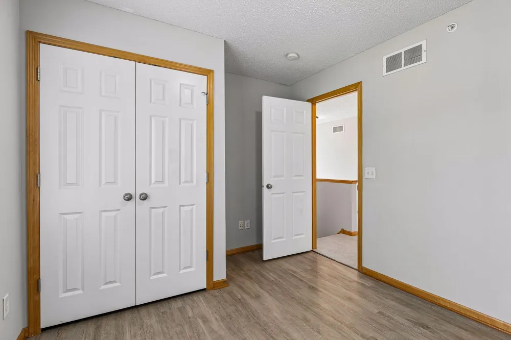 9122 Fox Court Victoria, MN 55386