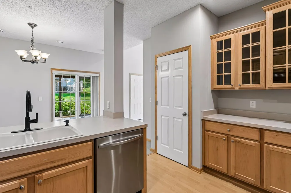 9122 Fox Court Victoria, MN 55386