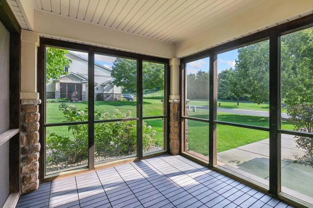 9122 Fox Court Victoria, MN 55386