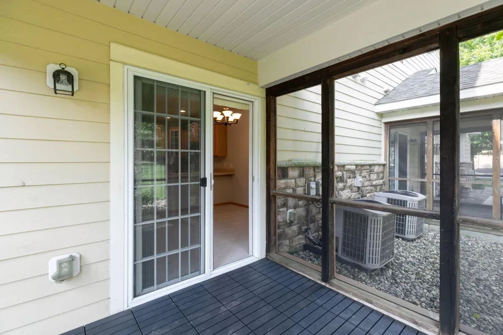 9122 Fox Court Victoria, MN 55386
