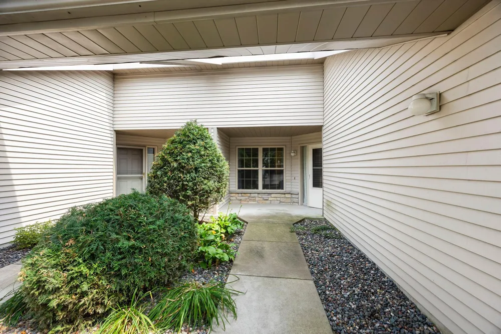 27699 Woodland Drive Chisago City, MN 55013