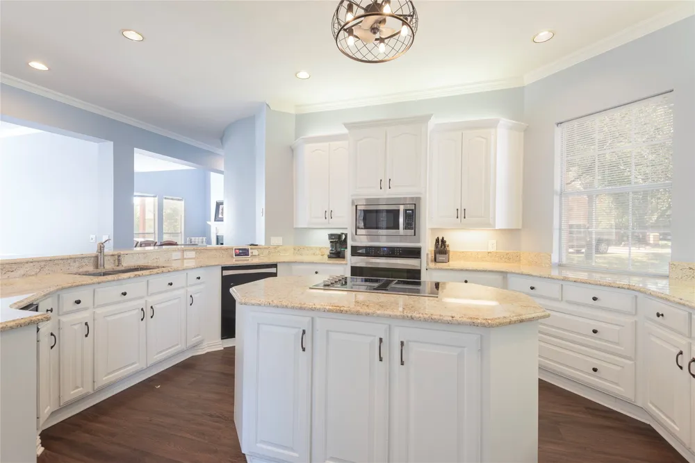 909 Hills Creek Drive McKinney, TX 75072