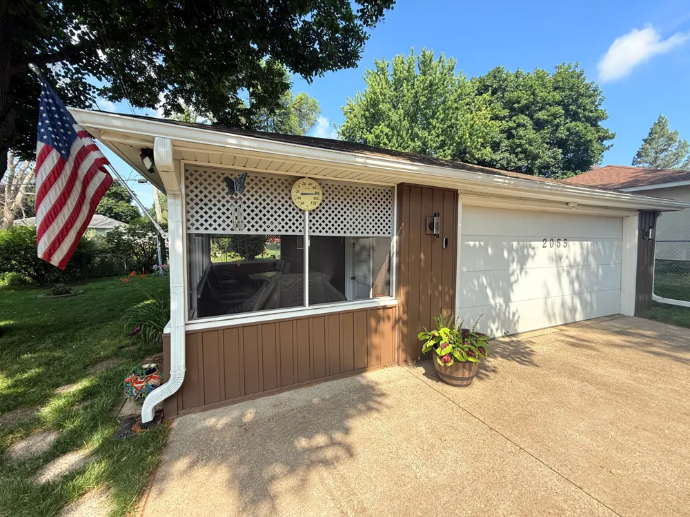2055 English Street Maplewood, MN 55109