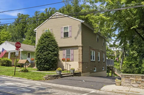 211 SHADY LANE
